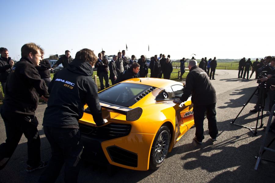  McLaren MP4-12C GT3 2011 года  (фото 46 из 107)